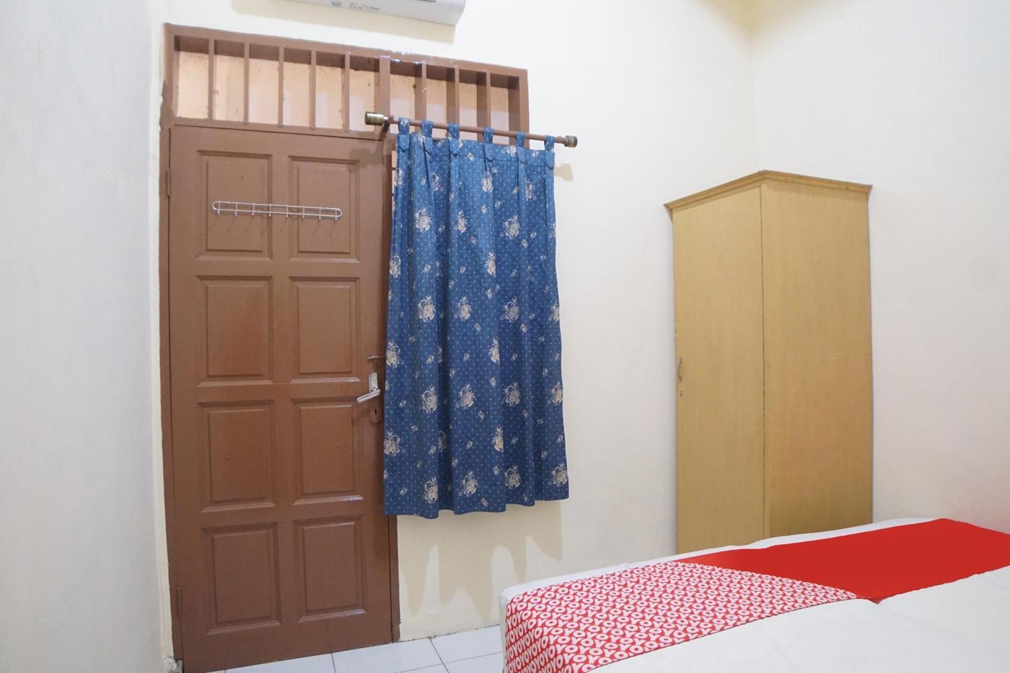 Spot On 91977 Kost Ketapang Syariah Medan