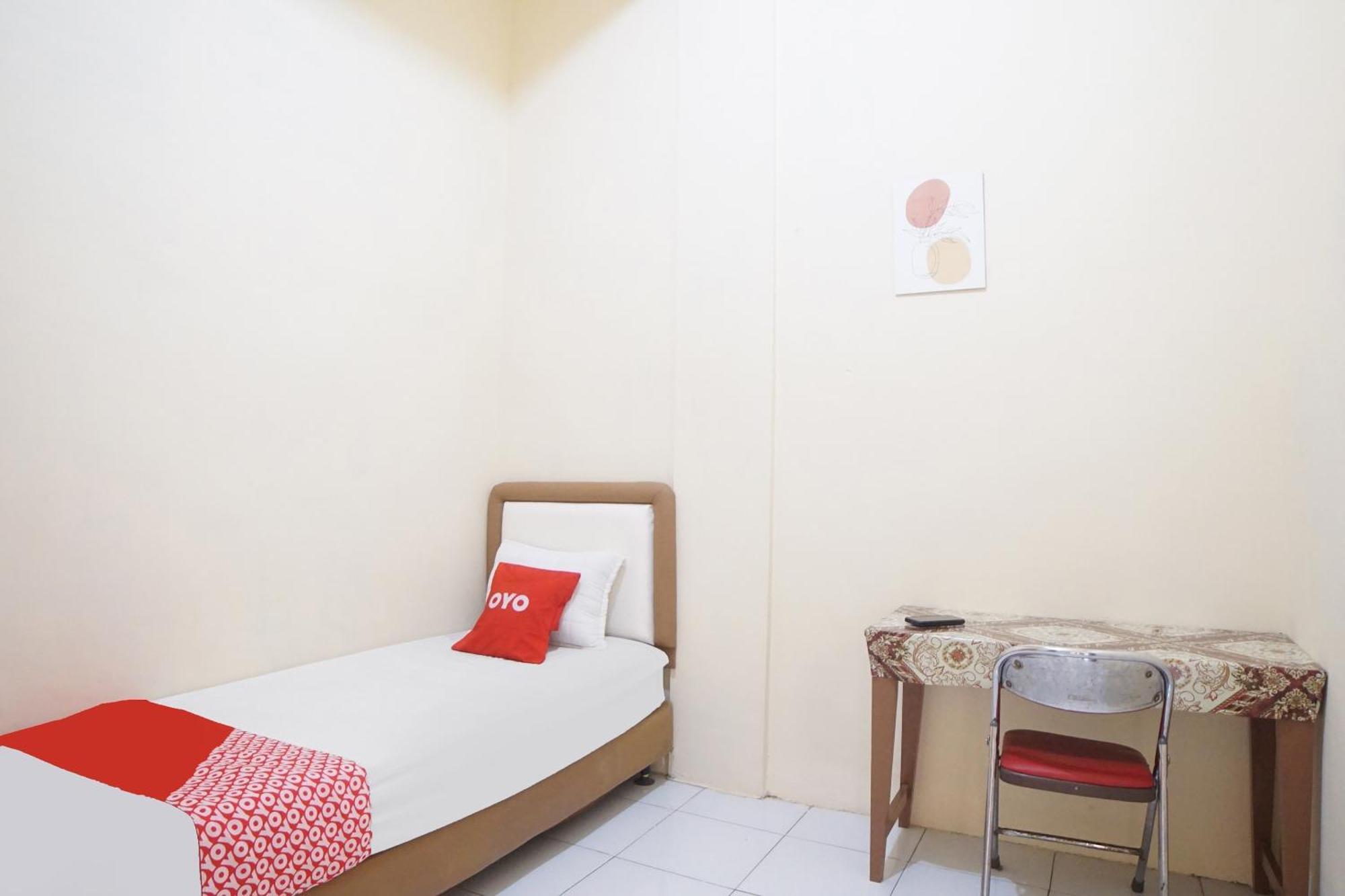 Spot On 91977 Kost Ketapang Syariah 2* Medan