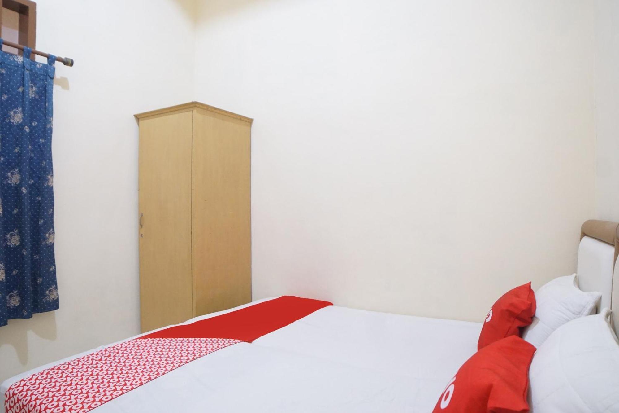Spot On 91977 Kost Ketapang Syariah Hotel